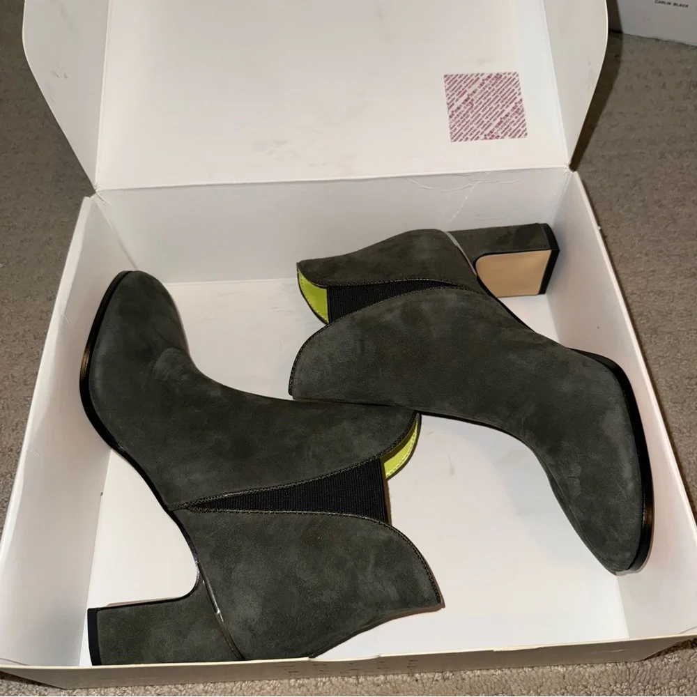 NWT White House Black Market WHBM Green Suede Booties Size 7.5